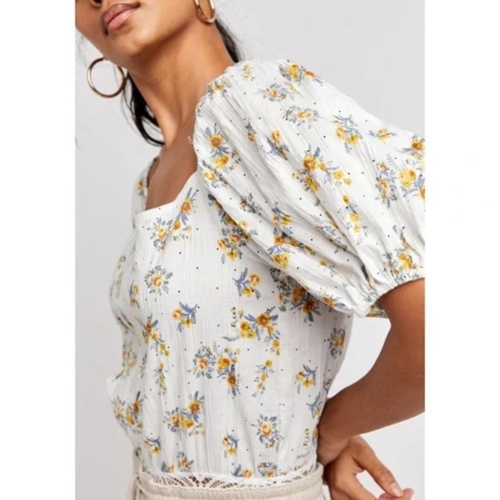 Free People floral white lace puff sleeve bodysuit.  Y-21